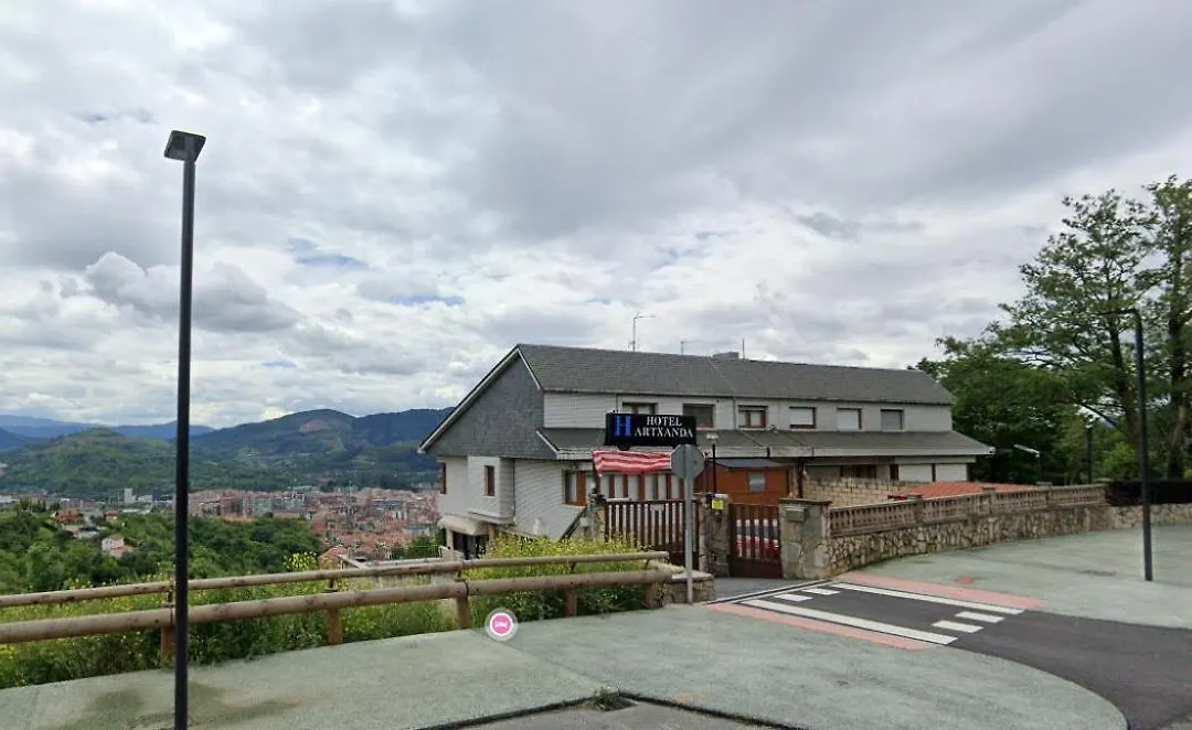Hotel Artxanda Bilbao, Parking Gratuito en el Exterior Junto al Hotel-1