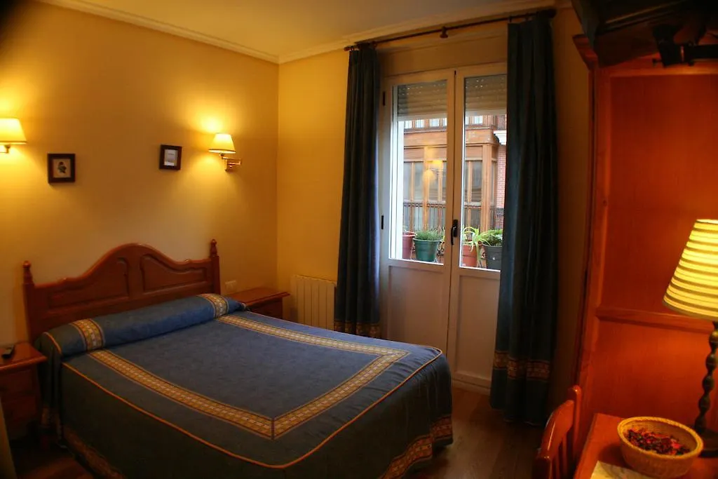 Pension Bilbao-1